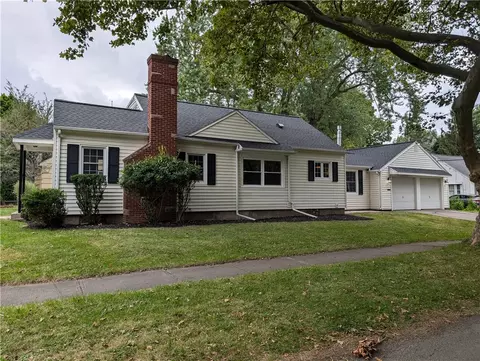 642 Eaton Rd, Irondequoit, NY 14617