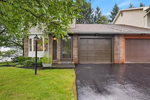 105 Branchwood Ln, Rochester, NY 14618