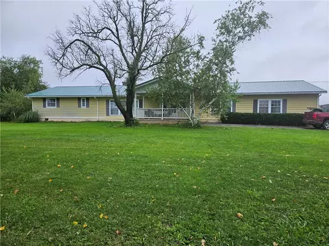 1611 Sandhill Rd, Shortsville, NY 14548