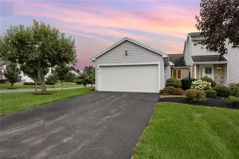 11 Dearfield Ct, Perinton, NY 14450