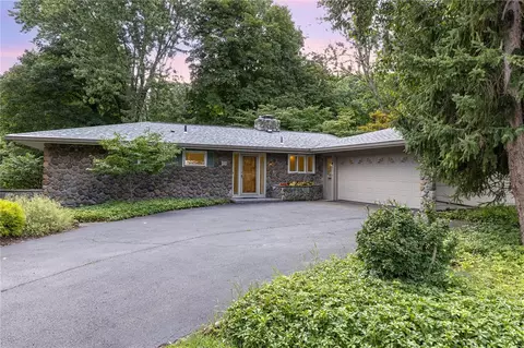 133 Imperial Cir, Irondequoit, NY 14617