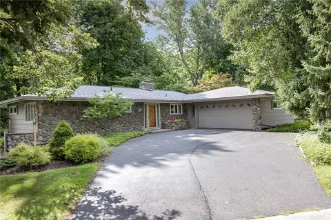 133 Imperial Cir, Irondequoit, NY 14617 photo 2