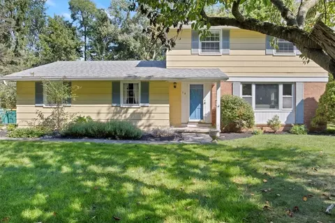 14 Peachtree Ln, Perinton, NY 14534