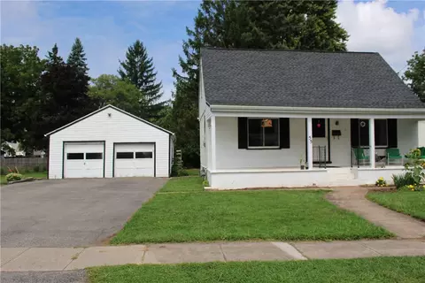 55 Lyman St, Sweden, NY 14420