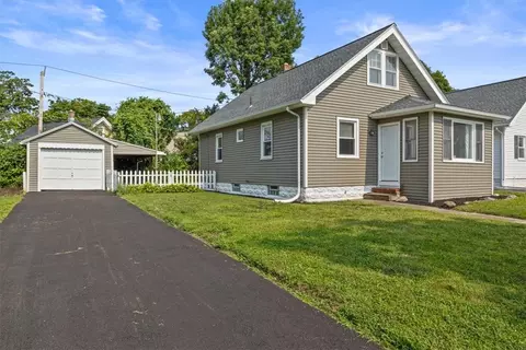 253 Bennington Dr, Greece, NY 14616