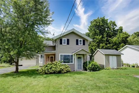 15 Grove St, Livonia, NY 14487