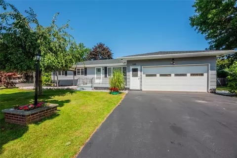 330 Carlsam Dr, Irondequoit, NY 14609