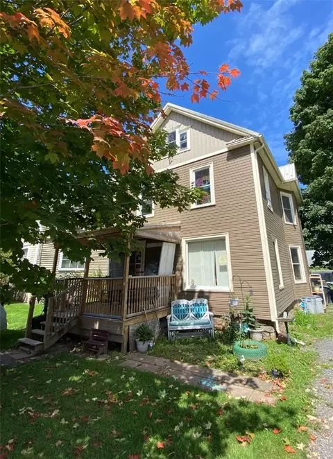 210 W Oak Orchard St, Shelby, NY 14103