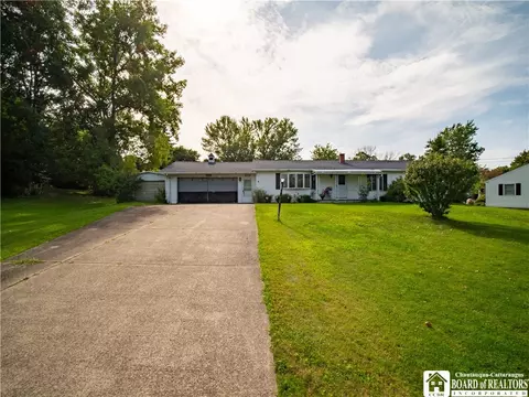 12411 Barone Dr, Hanover, NY 14136