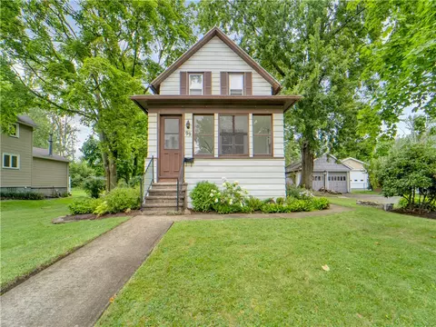 99 Orchard St, Webster, NY 14580
