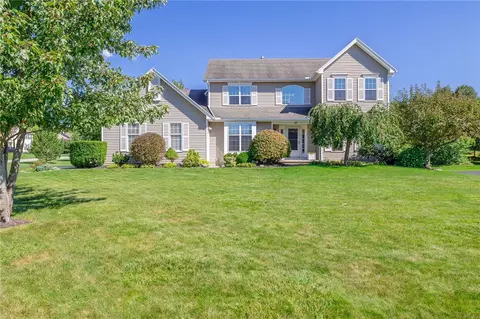 15 Fairway Xing, Pittsford, NY 14534