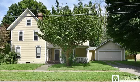 29 Franklin St, Westfield, NY 14787