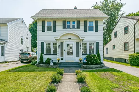 71 Catalpa Rd, Irondequoit, NY 14617