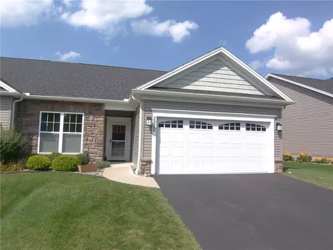 5972 Redfield Dr, Farmington, NY 14425