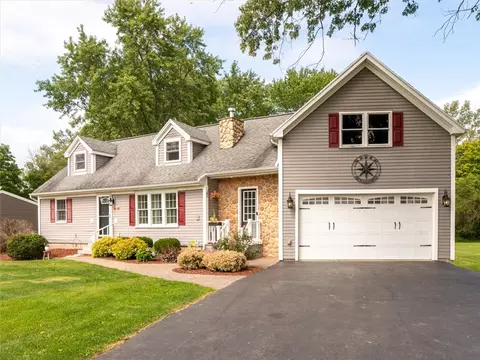 526 Robertson Rd, Riga, NY 14428