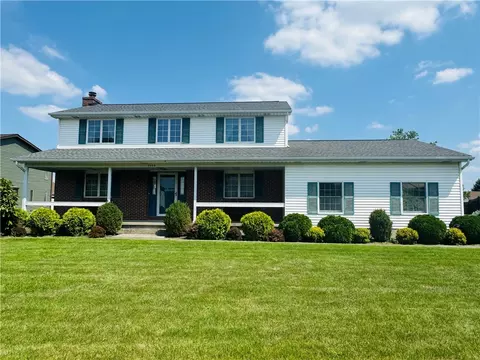7005 Dawn Dr, Wheatfield, NY 14304