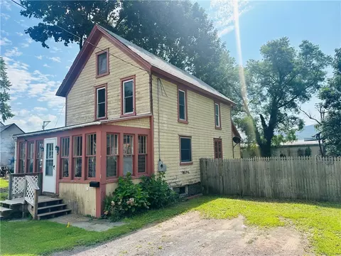 5 Ogden St, Walton, NY 13856