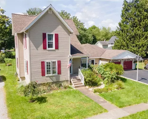 91 Center St, Warsaw, NY 14569