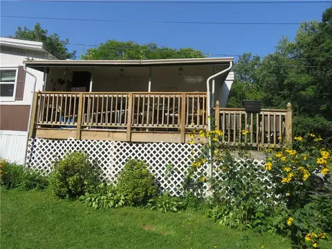 82 Gennis Dr, Penfield, NY 14526