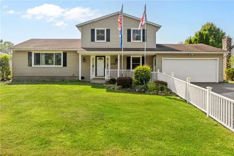 15 Ezio Dr, Gates, NY 14606