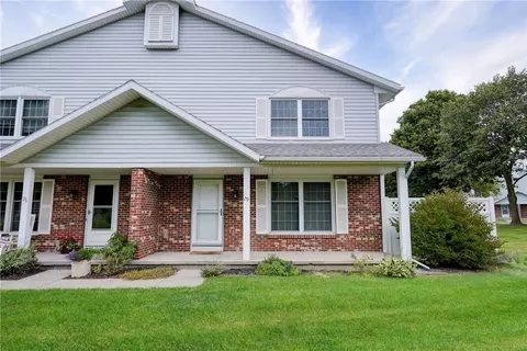 79 Dessie Hts, West Henrietta, NY 14586