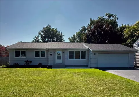 135 Lake Meadow Dr, Greece, NY 14612