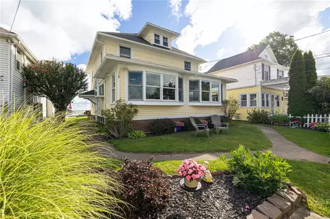 1444 Edgemere Dr, Greece, NY 14612