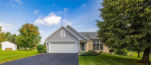 1438 Woodsview Way, Macedon, NY 14502