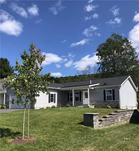 18 School House Ln, Oneonta, NY 13820