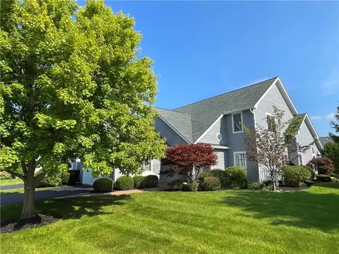 129 Carousel Ln, Canandaigua, NY 14424