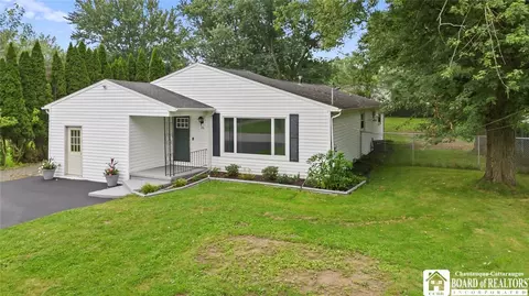 86 Gardner St, Pomfret, NY 14063