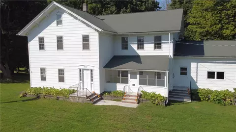 3601 N Creek Rd, Palmyra, NY 14522
