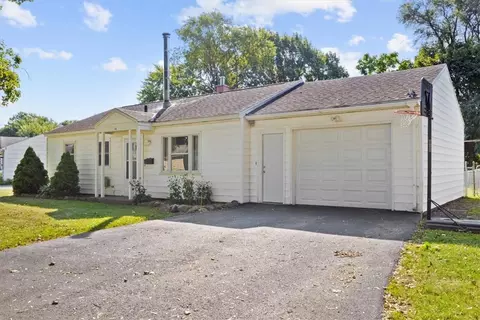 10 Beechcraft Dr, Gates, NY 14606