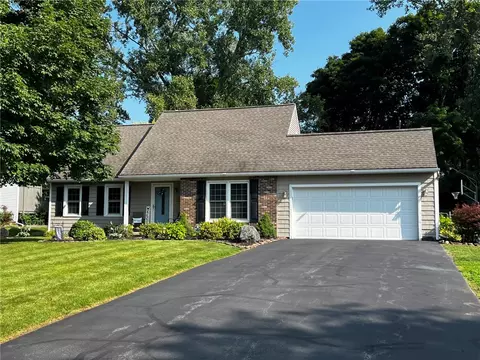 60 Cambridge Rd, Parma, NY 14468
