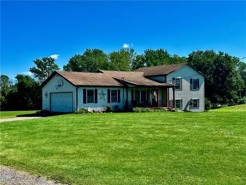 10733 Roanoke Rd, Pavilion, NY 14525