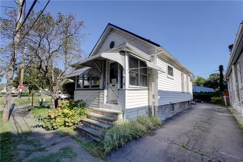 6 Uniman Pl, Rochester, NY 14620