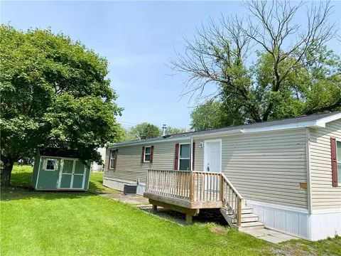 59 Northrup Cir, Farmington, NY 14425