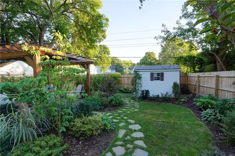 55 Brett Rd, Irondequoit, NY 14609 photo 6