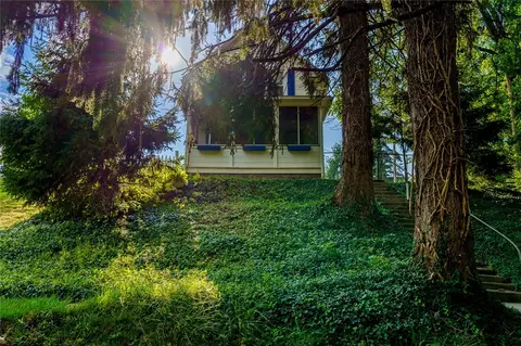 217 Mallard Dr, Irondequoit, NY 14622