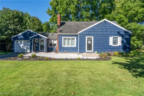 5 Penfield Cres, Rochester, NY 14625