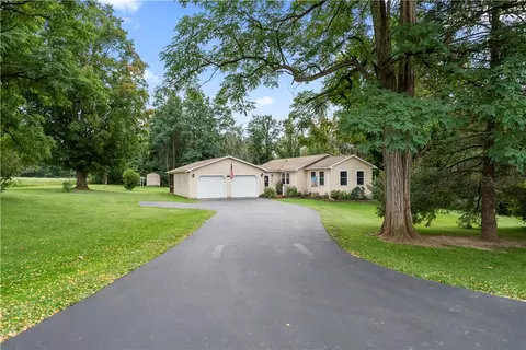 2121 Case Rd, Phelps, NY 14532