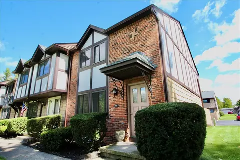 72 Camberley Pl, Penfield, NY 14526