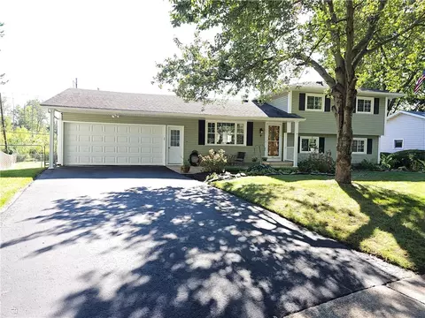 9 Sahara Dr, Gates, NY 14624