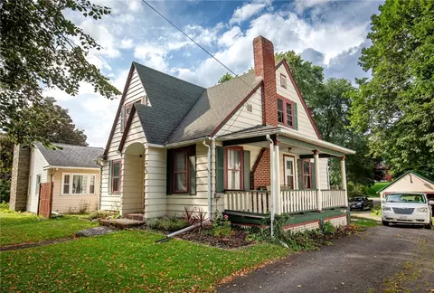 206 W Washington St, Bath, NY 14810