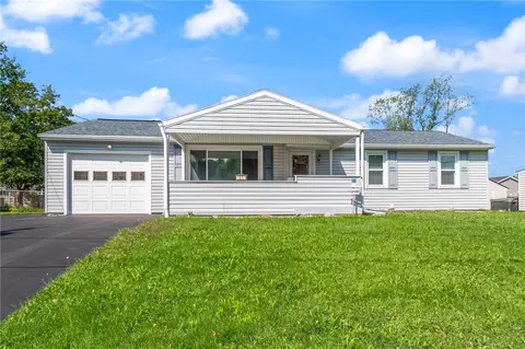 81 Gannett Rd, Farmington, NY 14425