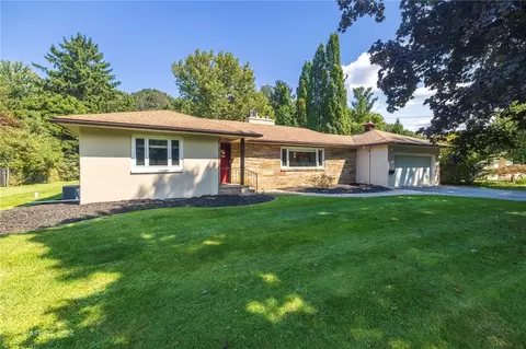46 Parkview Dr, Rochester, NY 14625