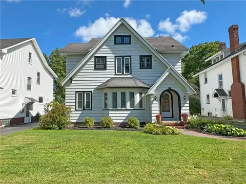 61 Quentin Rd, Rochester, NY 14609