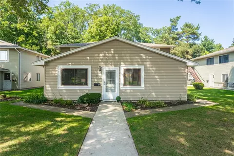 37 Milrace Dr, East Rochester, NY 14445