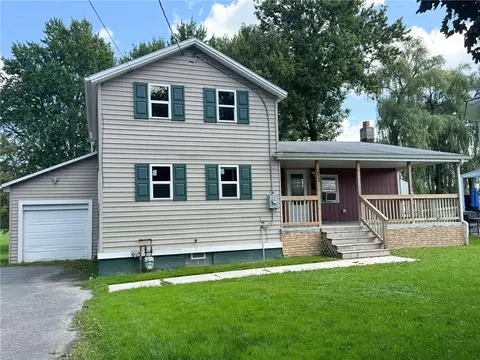 253 Glasgow St, Galen, NY 14433