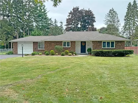 245 Ashbourne Rd, Rochester, NY 14618